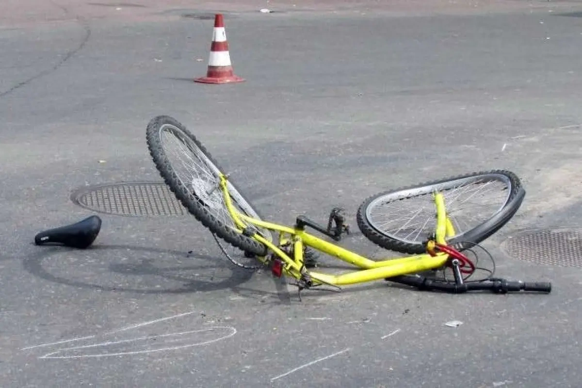 Velosipedi ilə traktorun altına düşdü, öldü