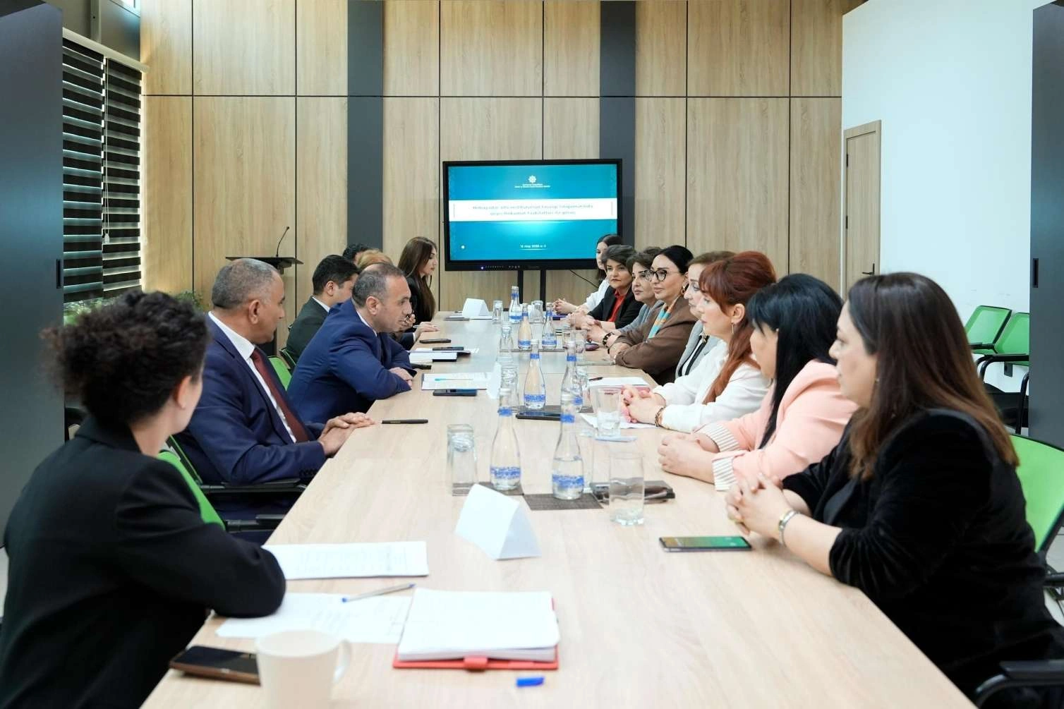“Himayədar ailə institutunun inkişaf etdirilməsi” mövzusunda görüş keçirildinun inkişaf etdirilməsi” mövzusunda görüş keçirildi - FOTO