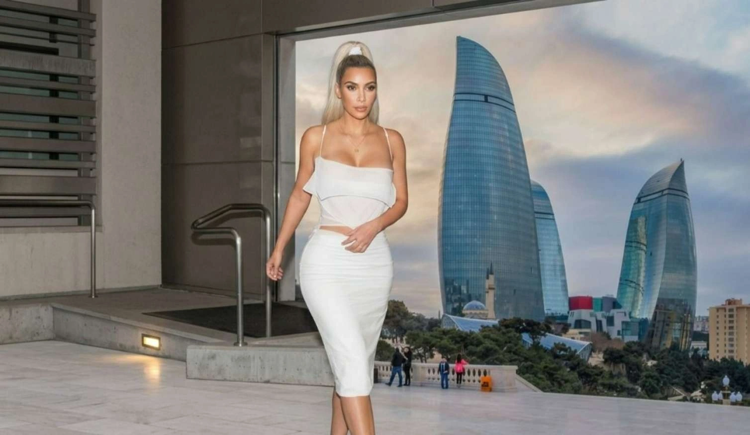 Kim Kardaşyan ona görə Bakıya gələ bilər