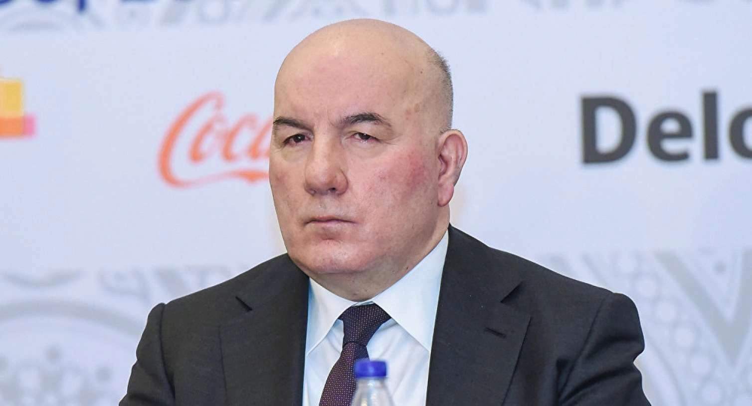 Эльман Рустамов продал свой известный дом торжеств
