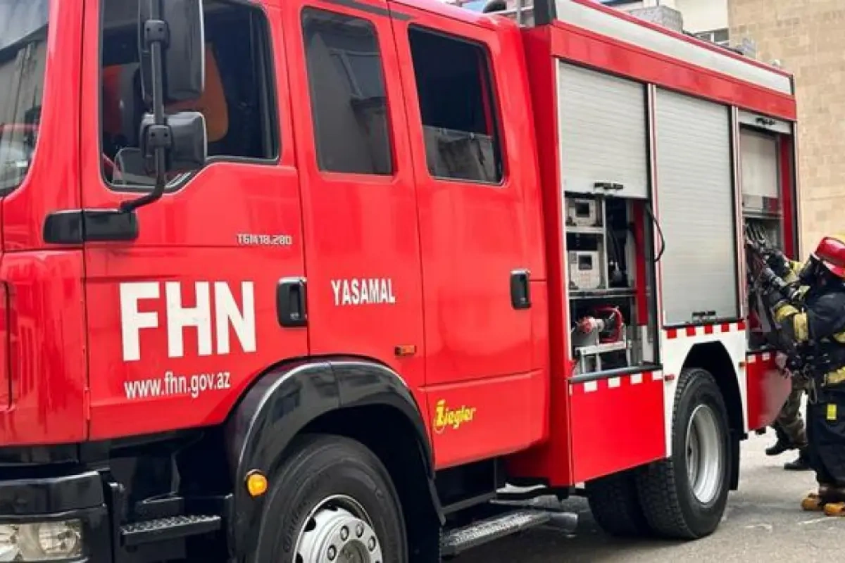 Bakıda yaşayış binasında yanğın oldu - VİDEO