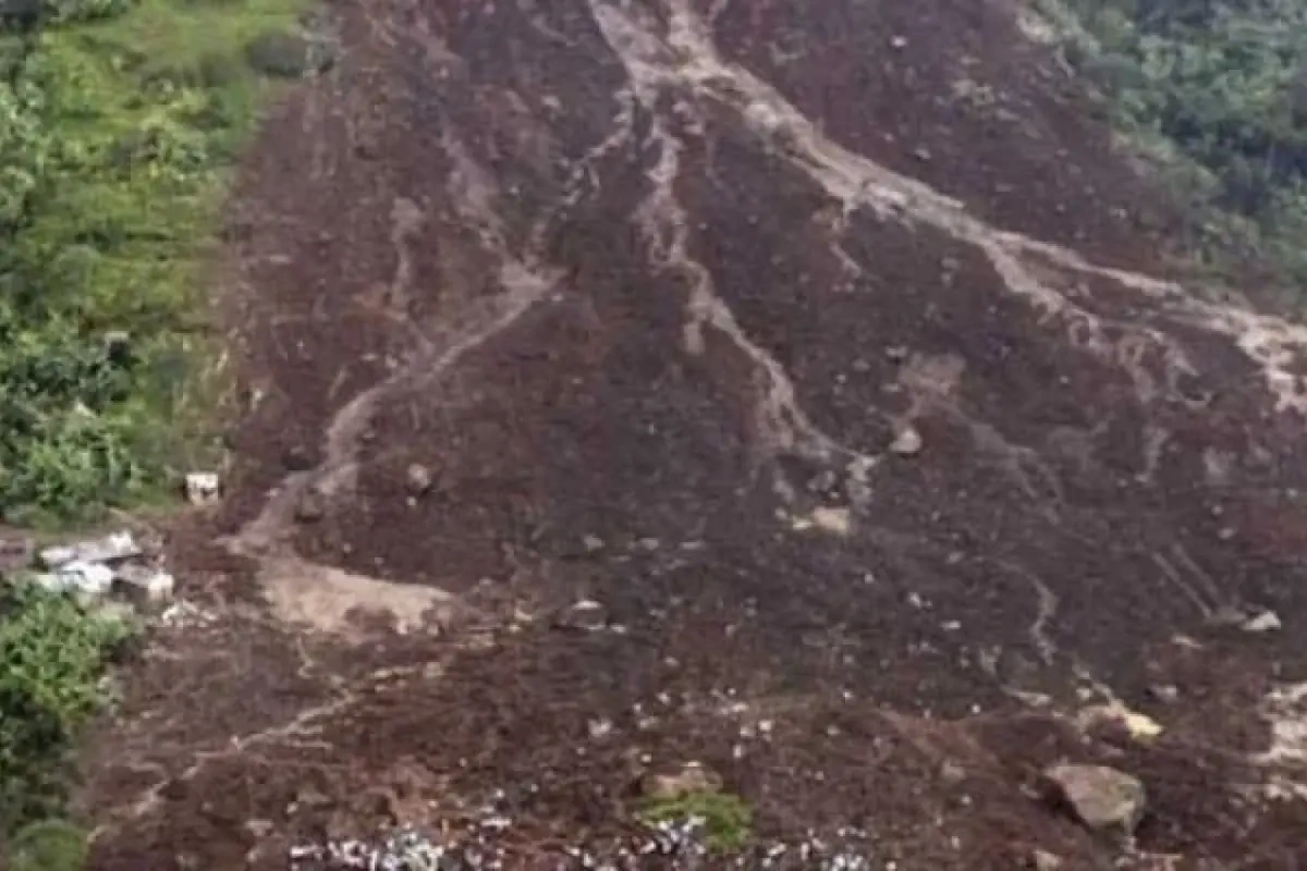 Nepalda daha bir torpaq sürüşməsi baş verdi - VİDEO