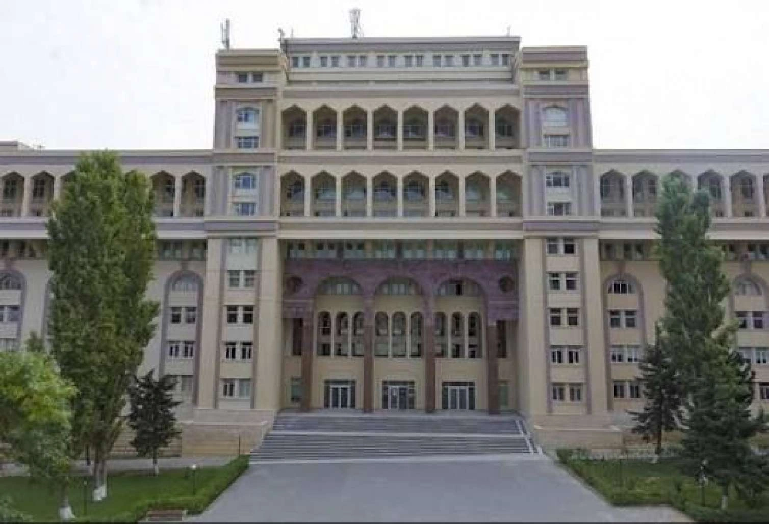Tibb Universitetində təhsil haqları aşağı salındı