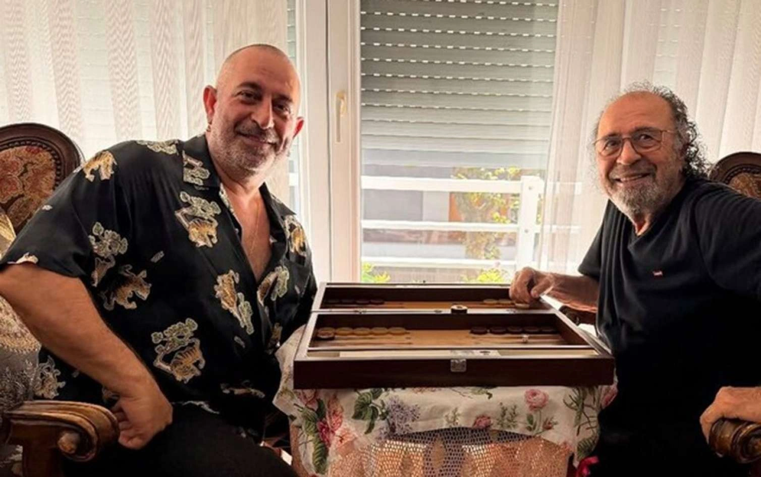 Cem Yılmaz xəstəxanadan çıxdı, ilk işi…