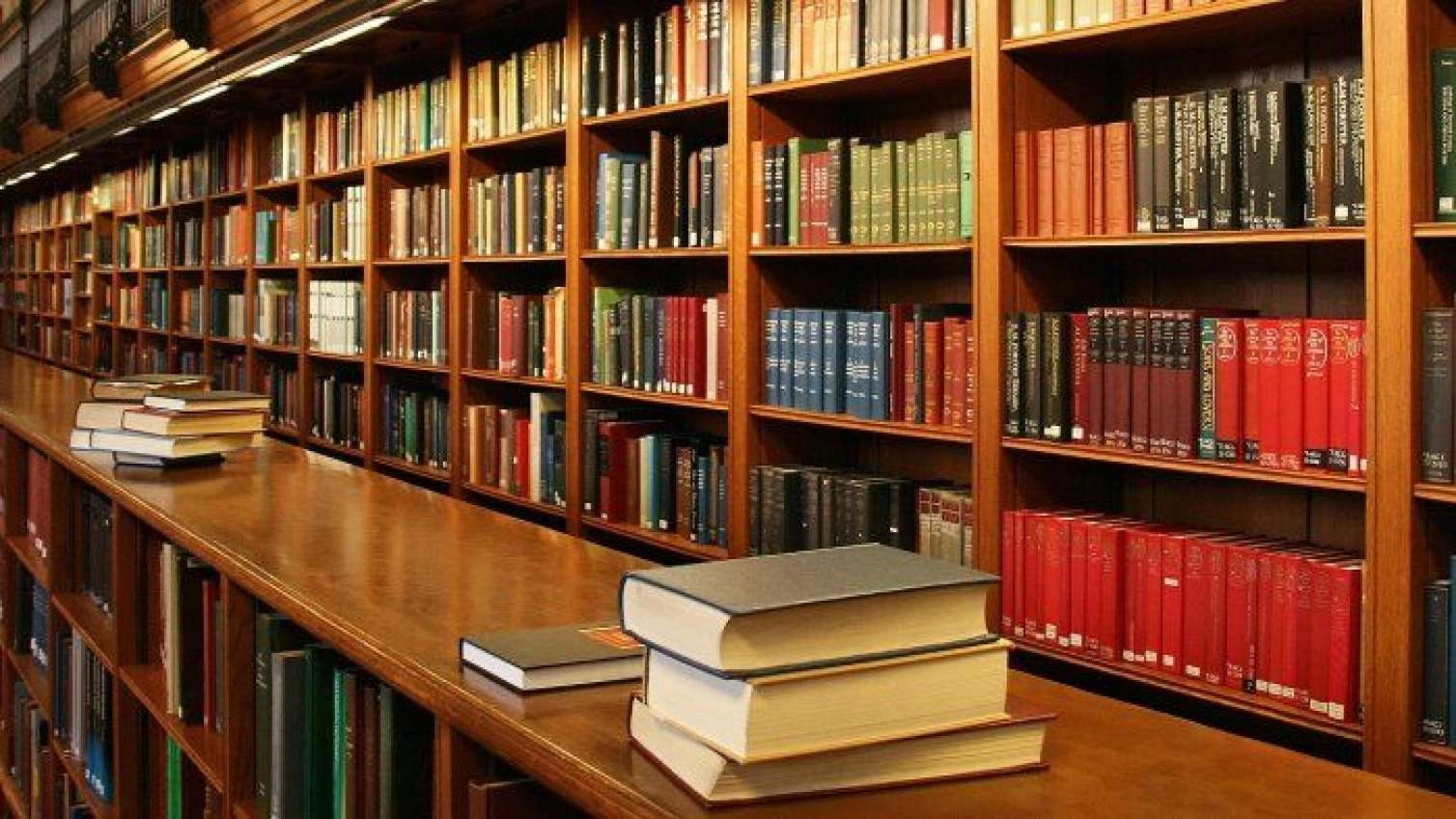 İşdən çıxarılan yüzlərlə kitabxanaçı