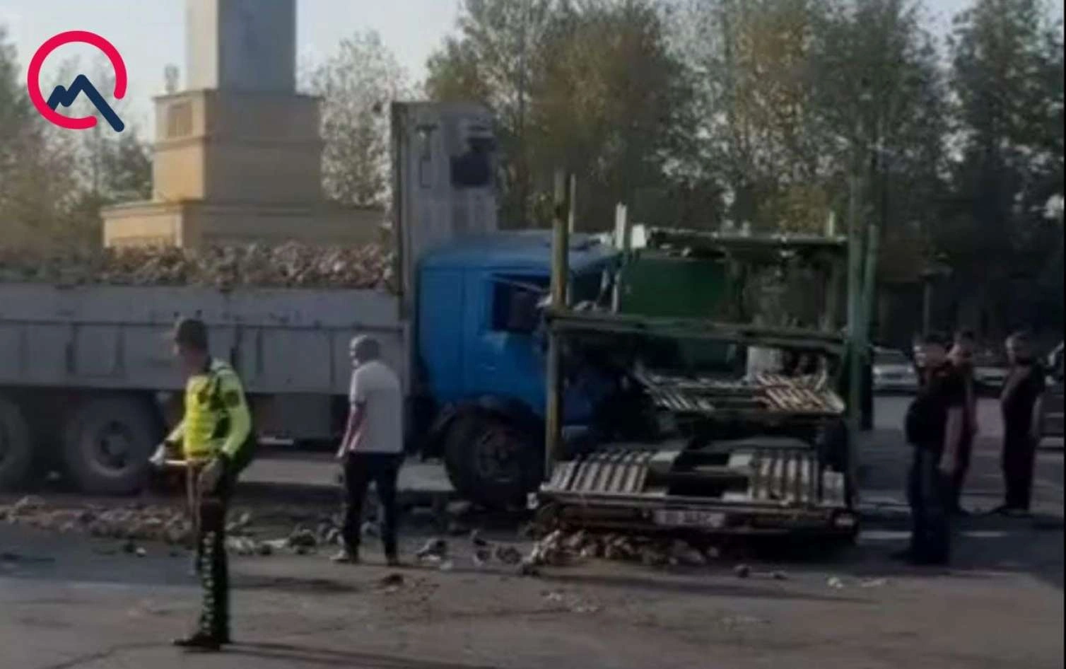 Yevlaxda yük maşınları