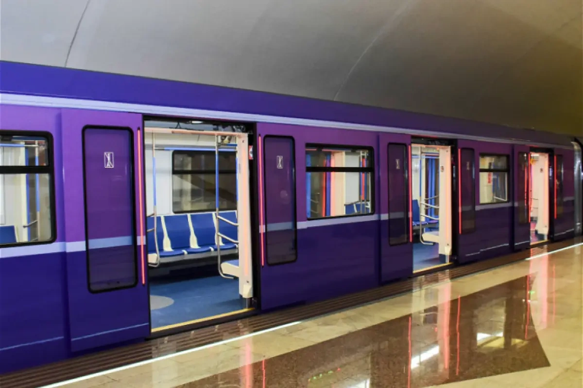 Metronun bu stansiyasında qatarların hərəkəti dayandı - AÇIQLAMA - VİDEO