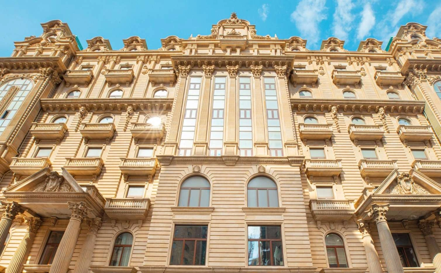 Şəhərin mərkəzində prestijli həyat tərzi təqdim edən “Royal Residence”