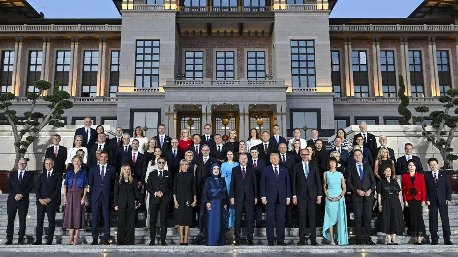 Ərdoğan NATO liderlərinə bu kitabı təqdim etdi