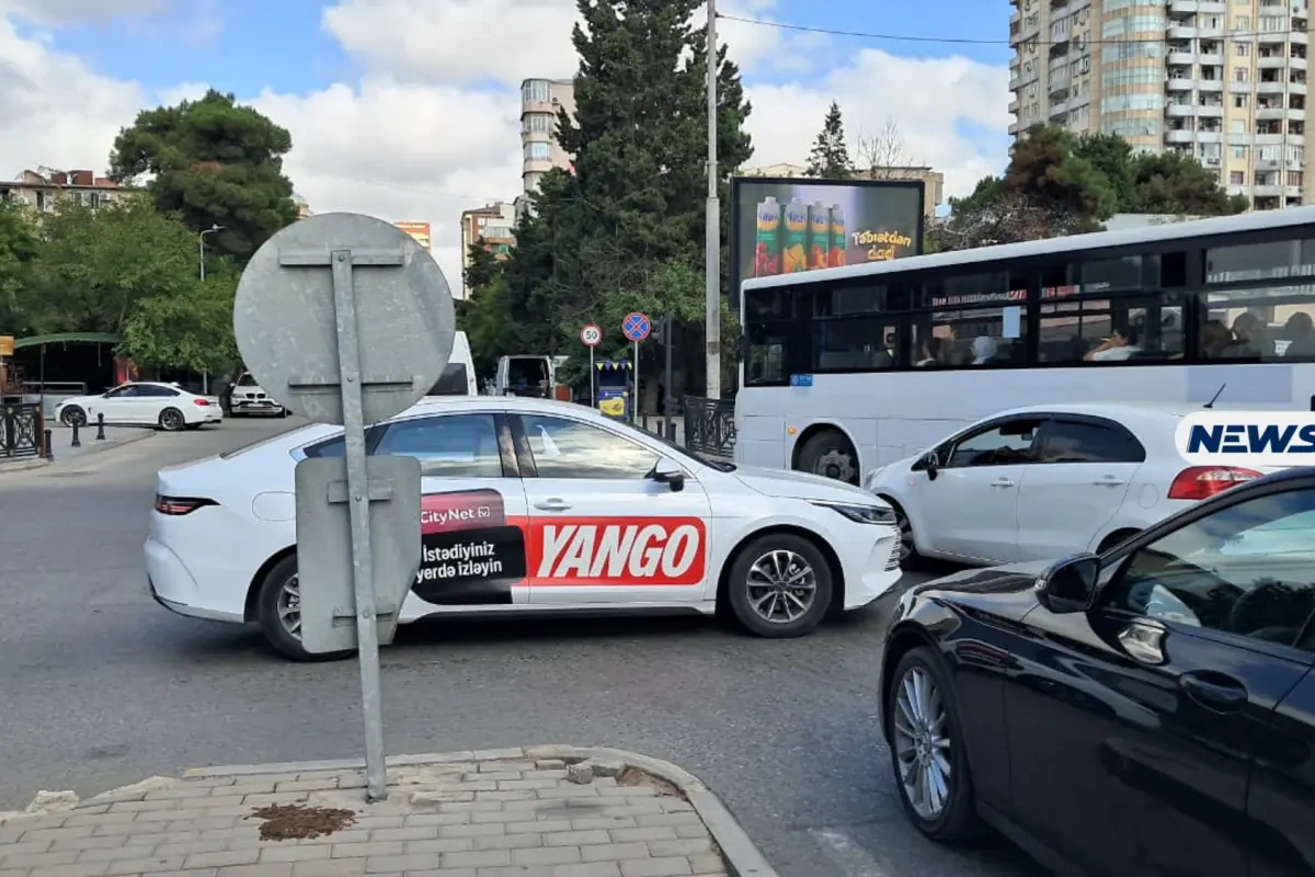 Bakıda bu küçələrin kəsişməsində işıqforlar işləmir - FOTO