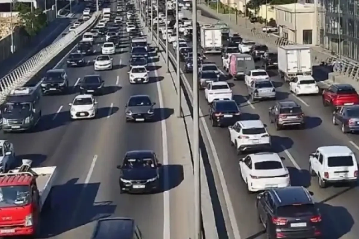 Bu yollarda tıxac var - SİYAHI
