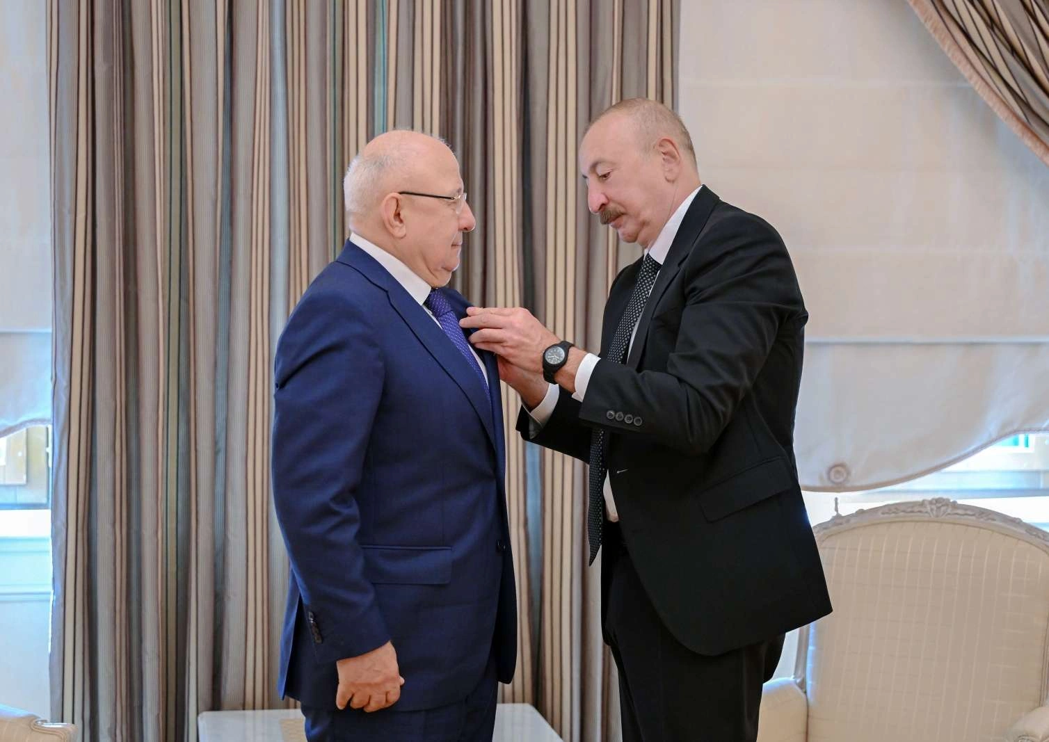 İlham Əliyev Qurbanova "Dostluq" ordenini təqdim etdi