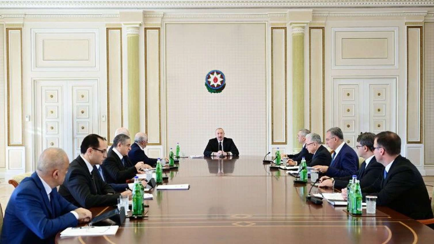 İlham Əliyev müşavirə keçirdi