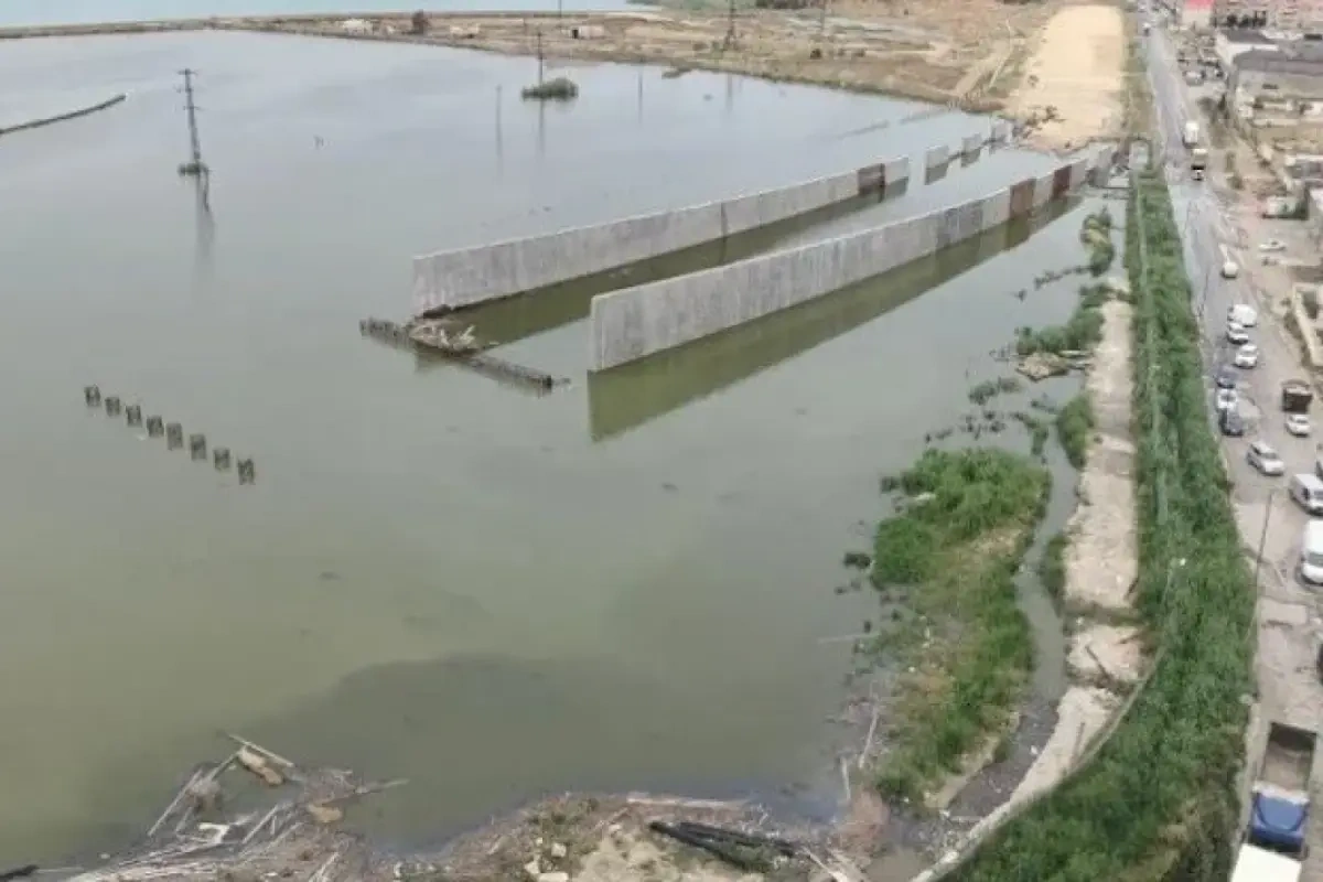Bakıda milyonluq yol layihəsi su altında qaldı - Video