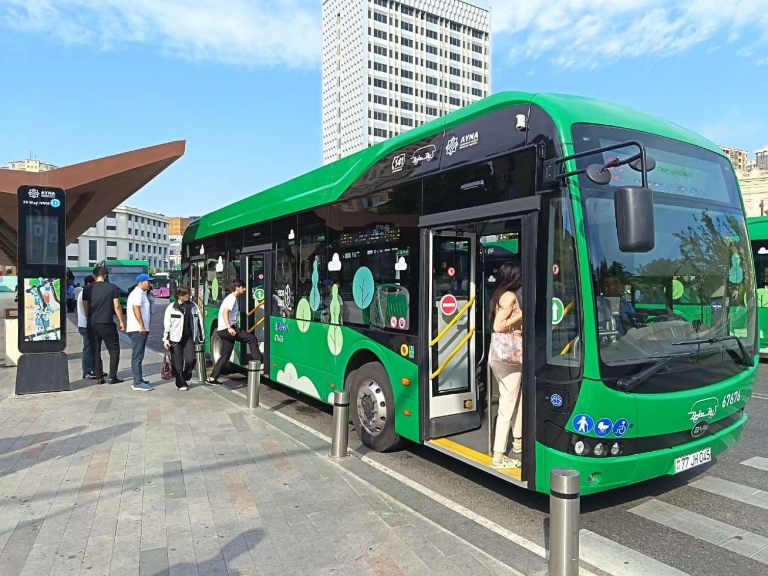 “Ekspres avtobuslara mindinsə, elə bil,