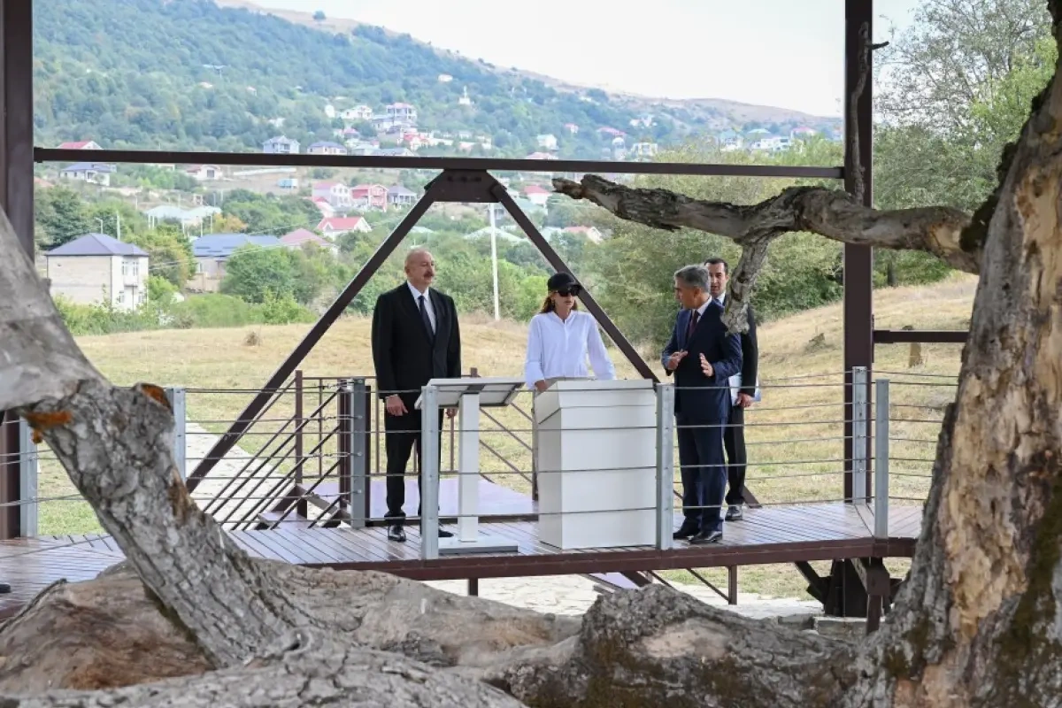 Prezident ziyarətgahda konservasiya işləri ilə tanış oldu – FOTOLAR
