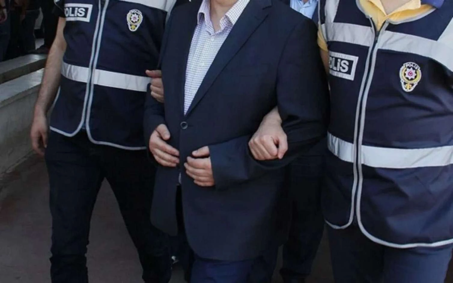 Jurnalistlər aldadıcı başlığa görə saxlanıldı