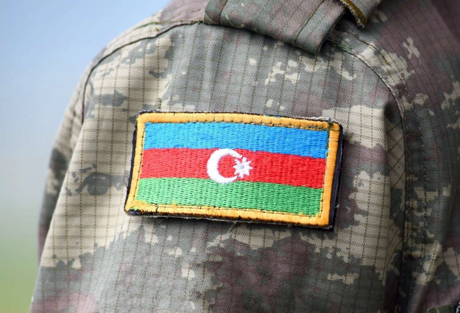 Xalq artisti nəvəsini hərbi xidmətə yola saldı