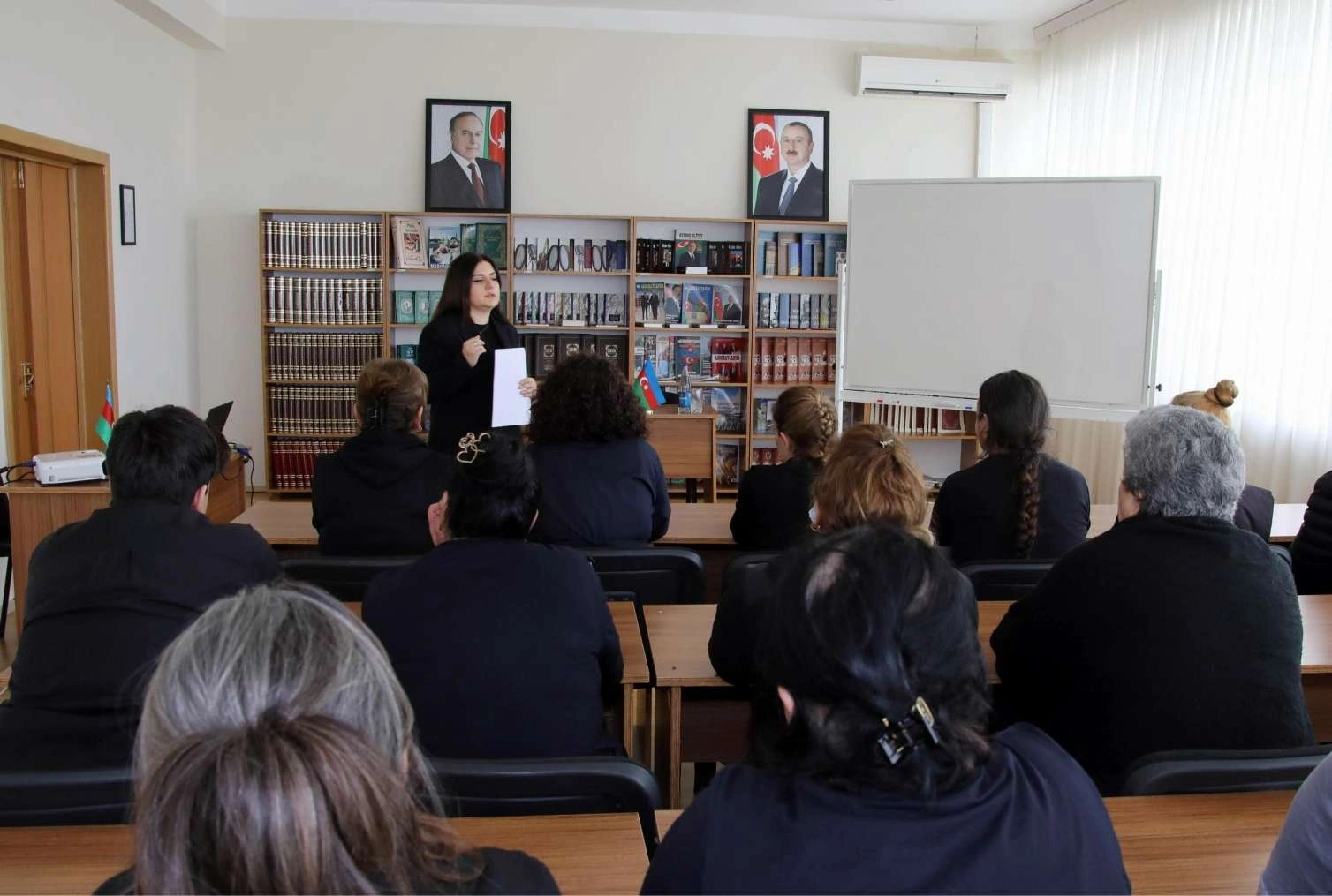 Cəza müddətinin sonuna az qalmış qadın məhkumlarla görüş təşkil edildi