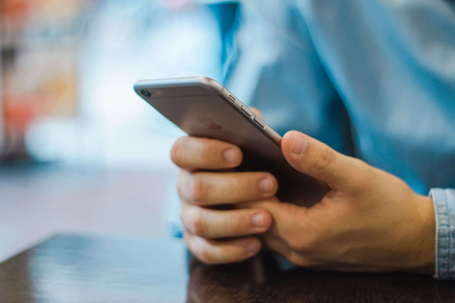 Telefonlarda bu şüşə baş ağrısına səbəb olur