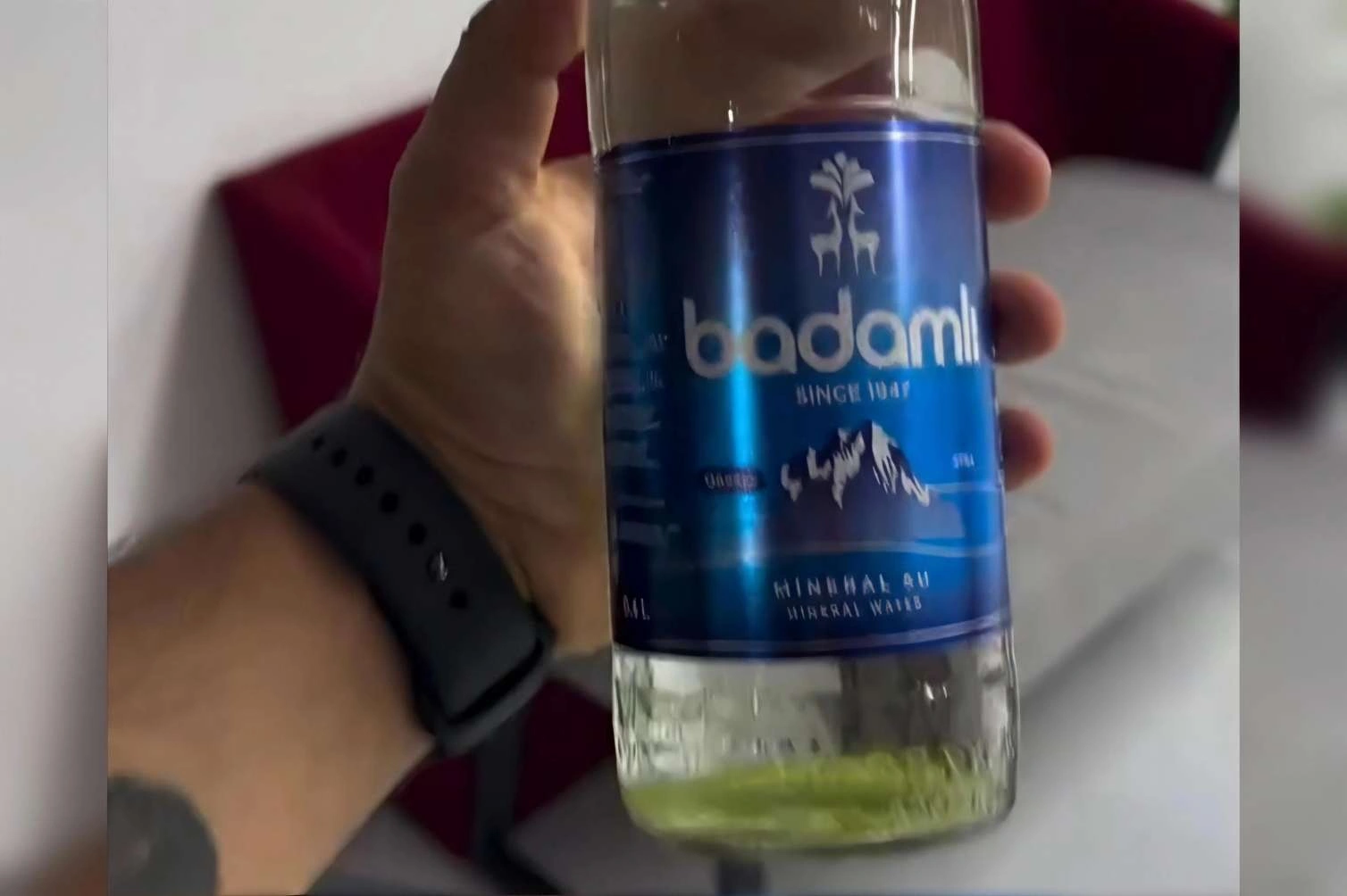 İçi mamırlı “Badamlı” jurnalisti şoka saldı –