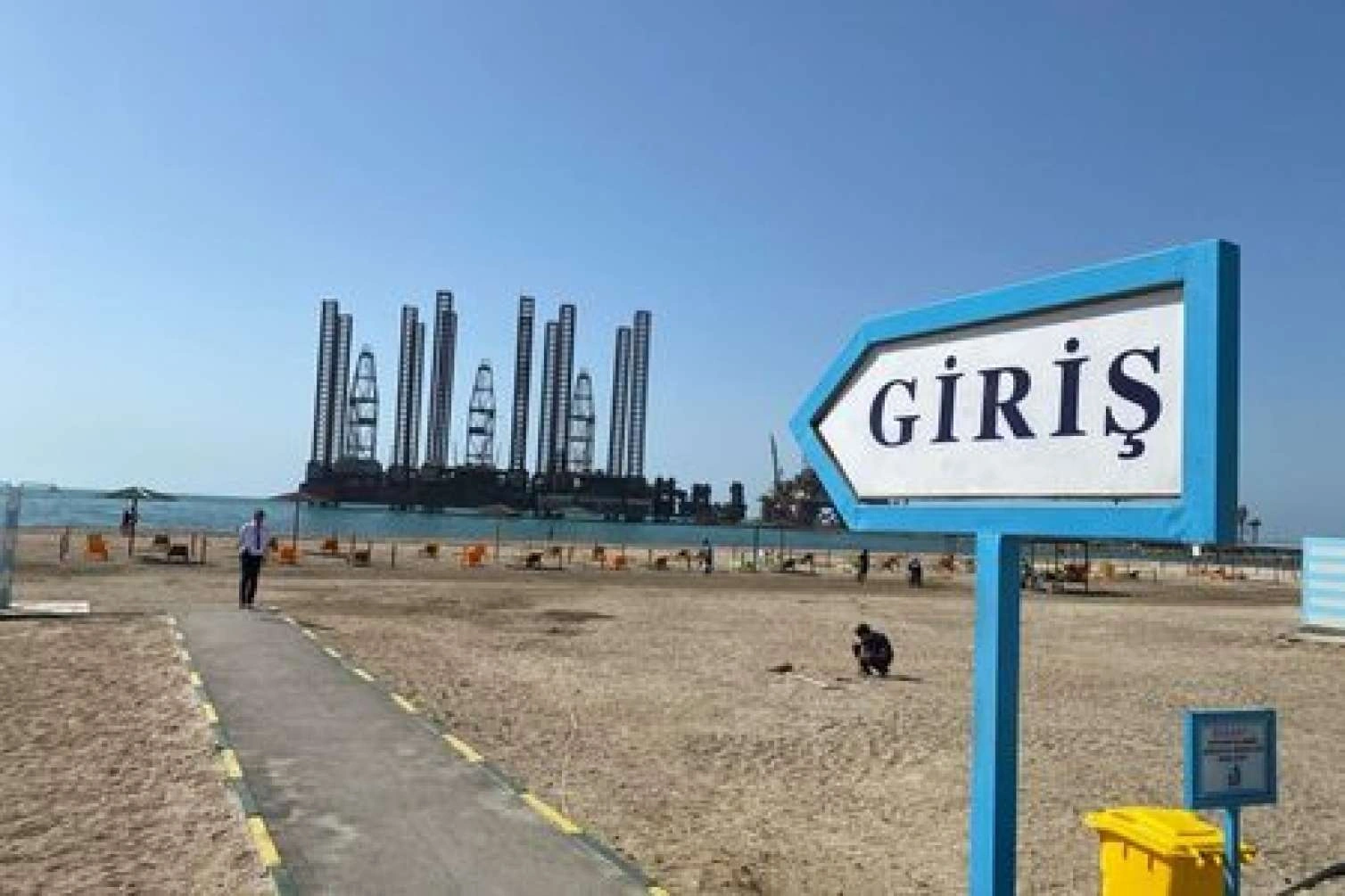 Bakıdakı pullu çimərliklərə giriş