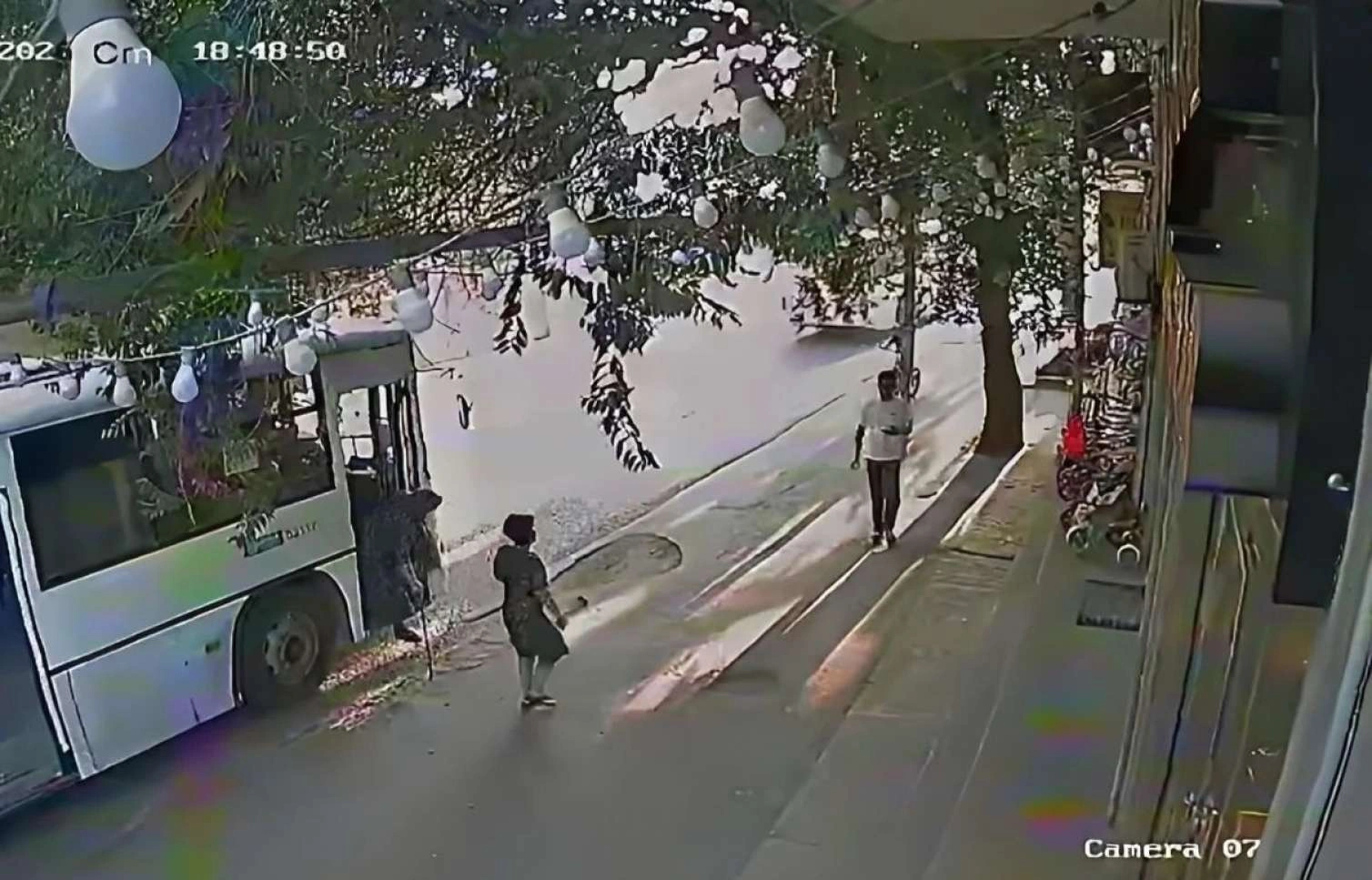 Bakıda avtobus 75 yaşlı qadının üstündən keçdi