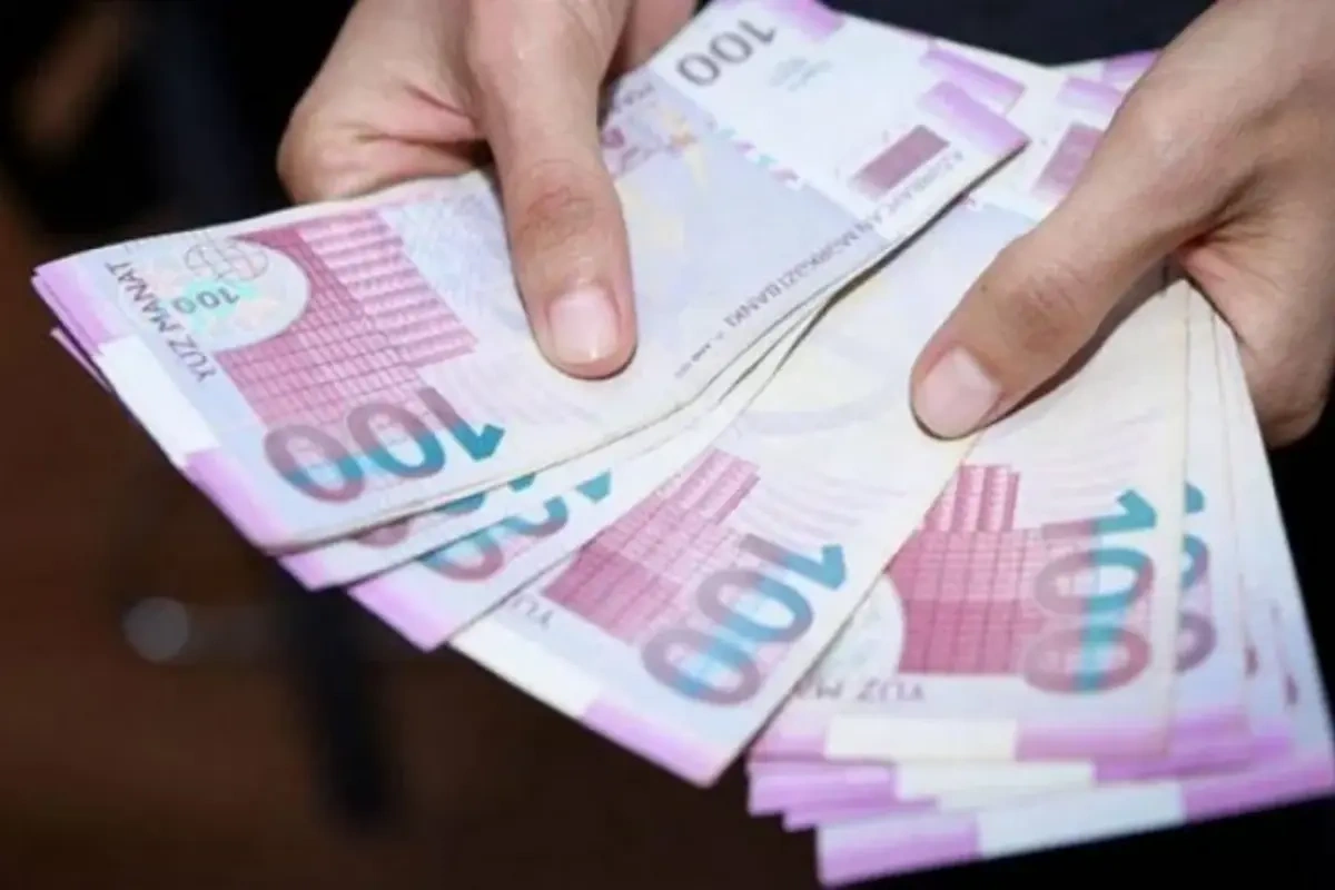 Azərbaycan manatının dövretmə sürəti azalıb