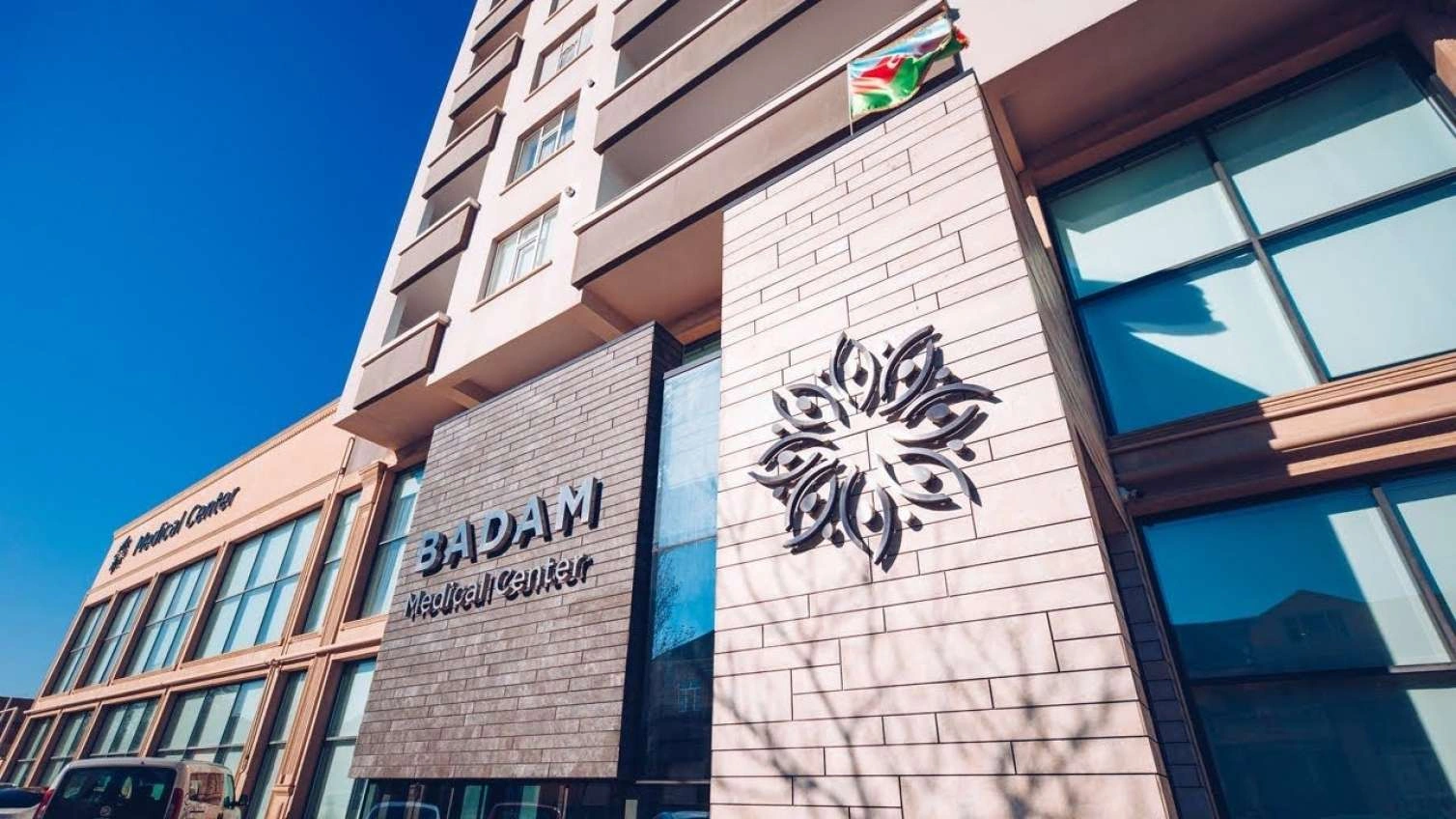 “Badam” klinikasının direktoru istefa verdi - VİDEO