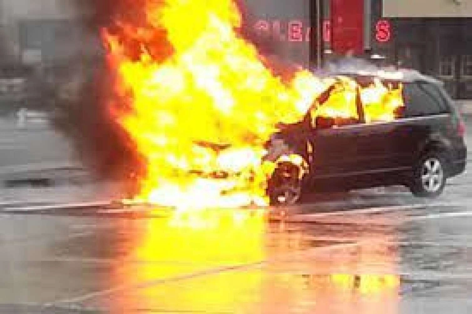 Şamaxı - İsmayıllı yolunda “Audi” yandı