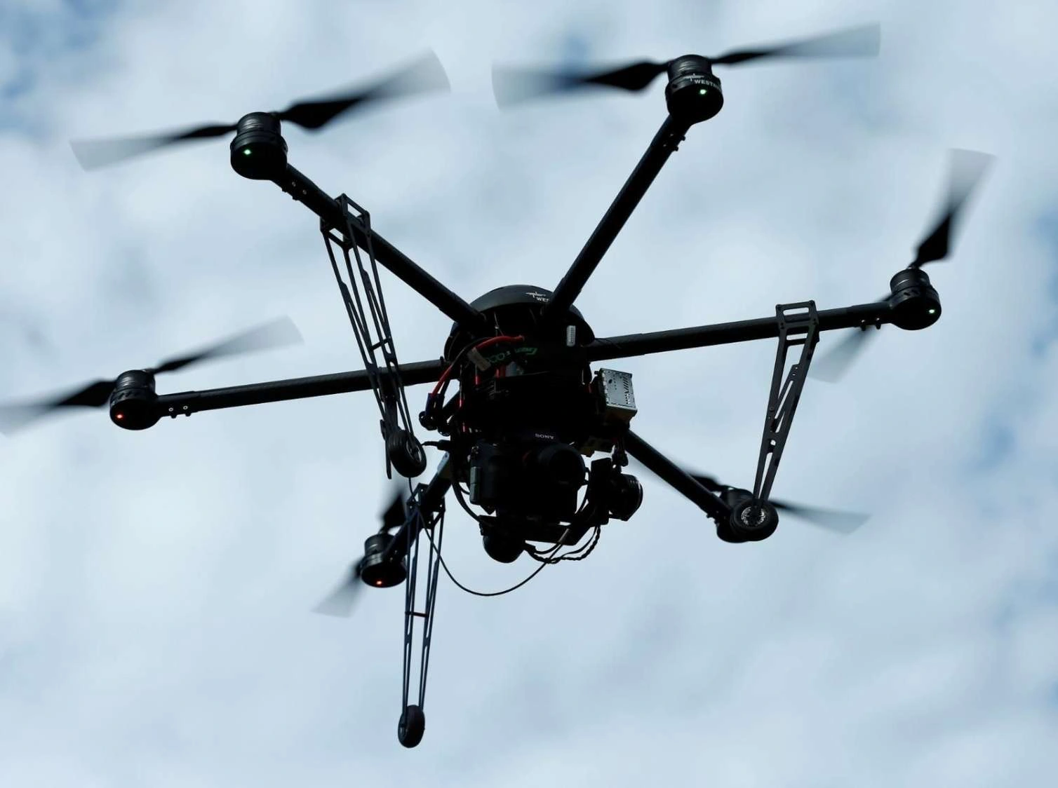Məşhur klinika xəstələrə dərmanları dronla çatdıracaq