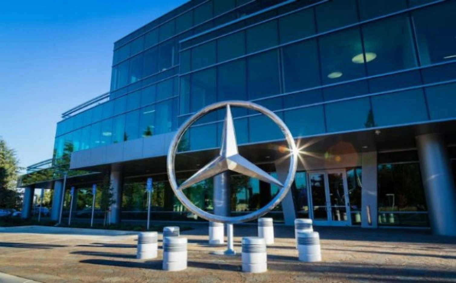 “Mercedes-Benz” elektrikli modelini sata bilmir