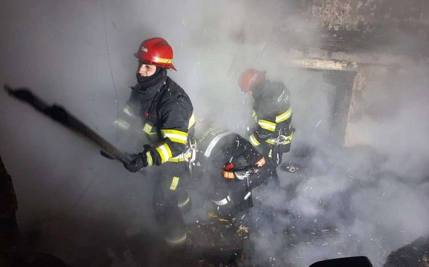 Bakıda yanğın: bina sakini tüstüdən zəhərləndi