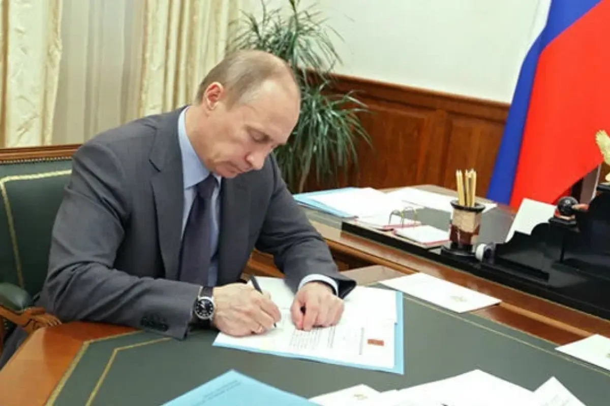 Putin Britaniyadakı səfiri vəzifəsindən azad etdi