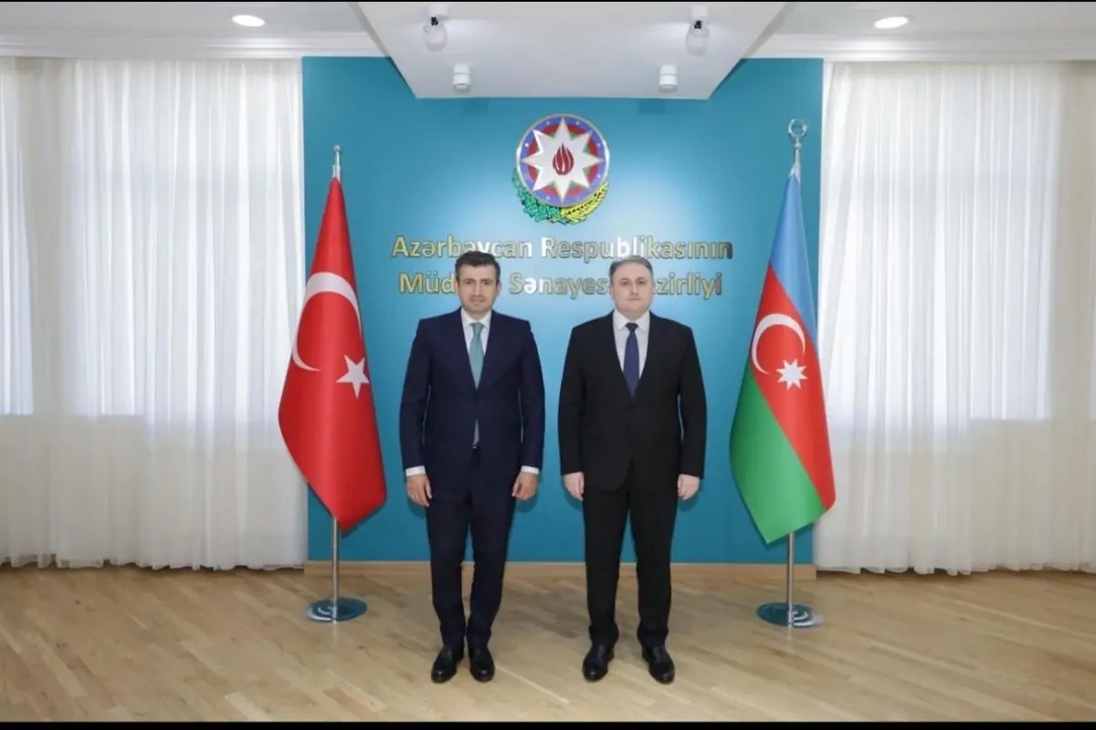Vüqar Mustafayev Səlcuq Bayraktarla hərbi-texniki əməkdaşlığı müzakirə etdi
