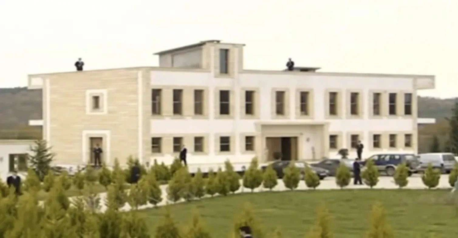 Məşhur malikanəsi satışa çıxarıldı