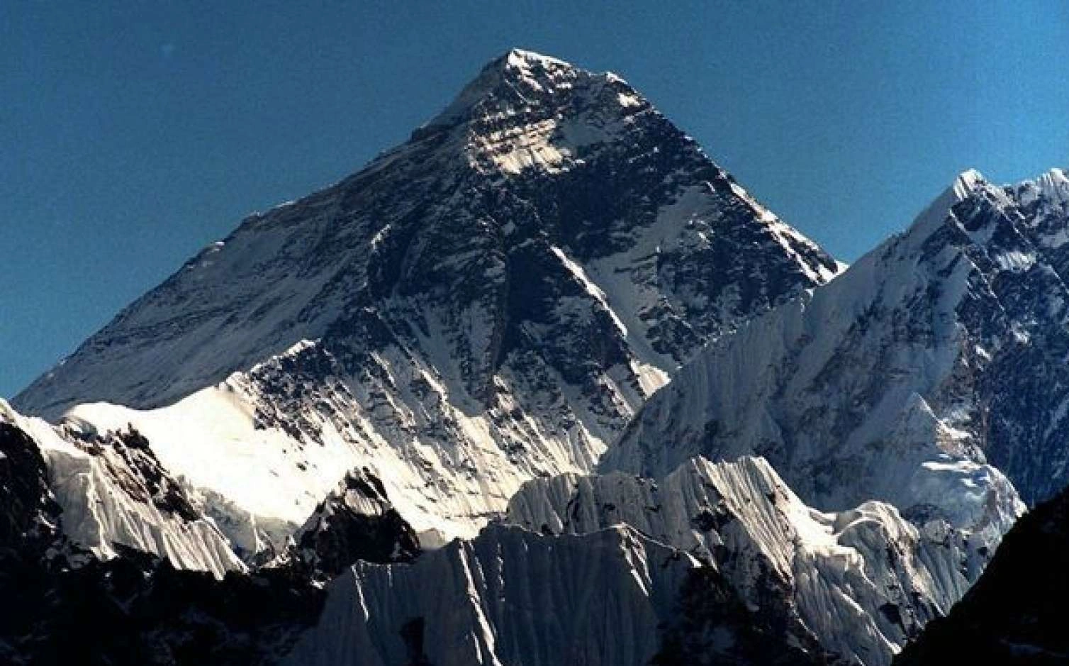 Dünyanın ən yüksək dağı Everest deyilmiş