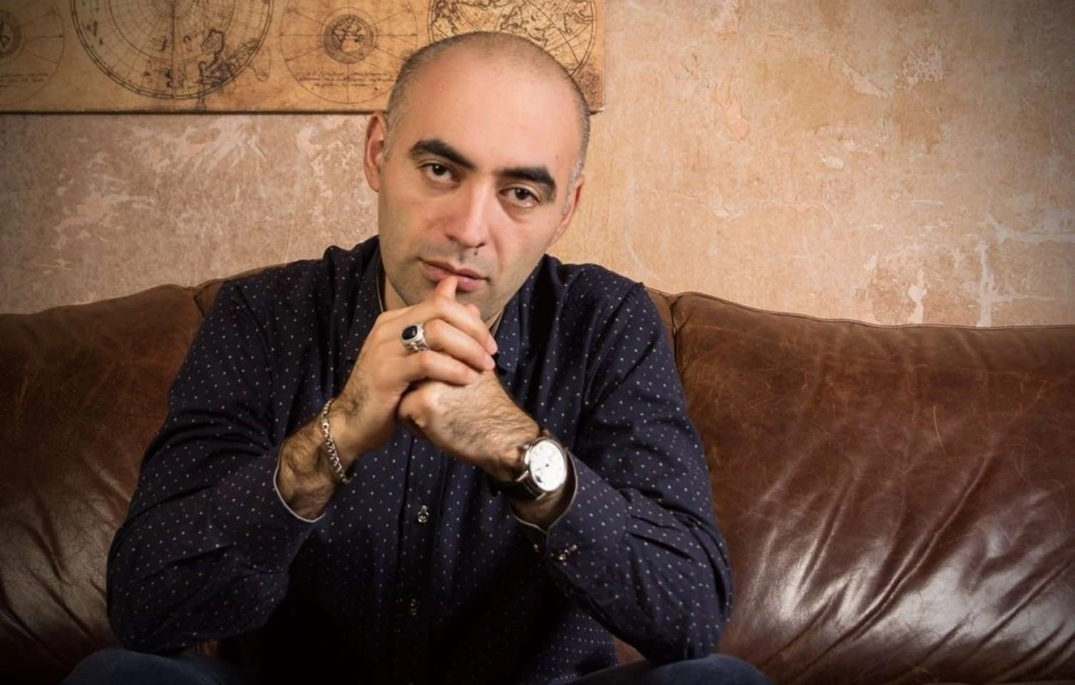 Müəllim işə qəbul üçün ekstrasens Zirəddinə müraciət etdi