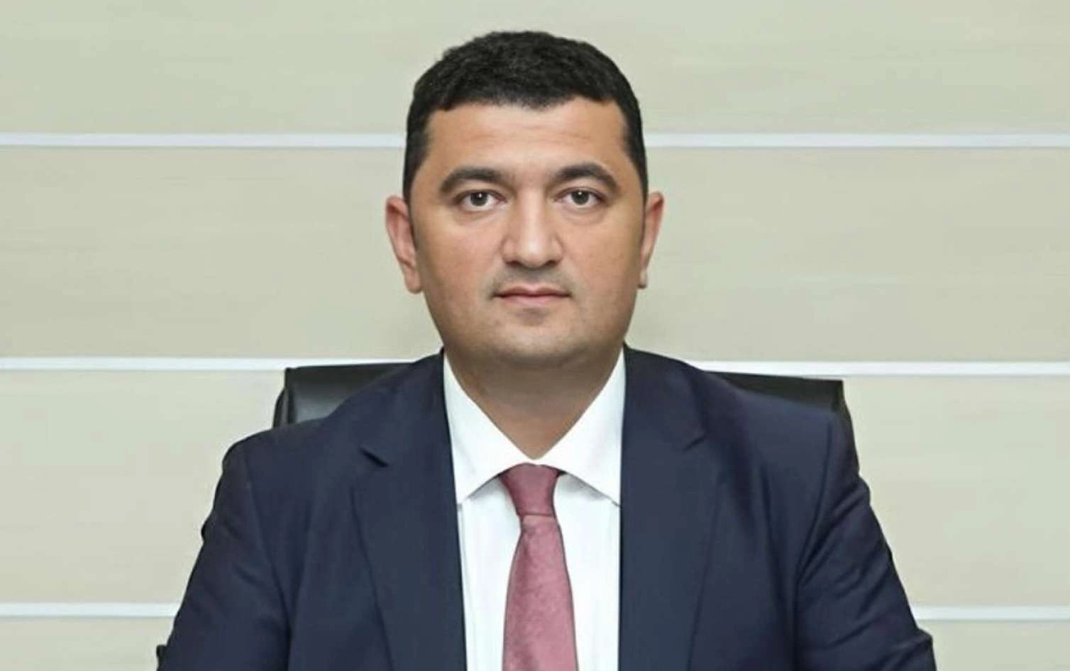 “Green Card” uddu, Yeni Klinikadakı vəzifəsindən getdi