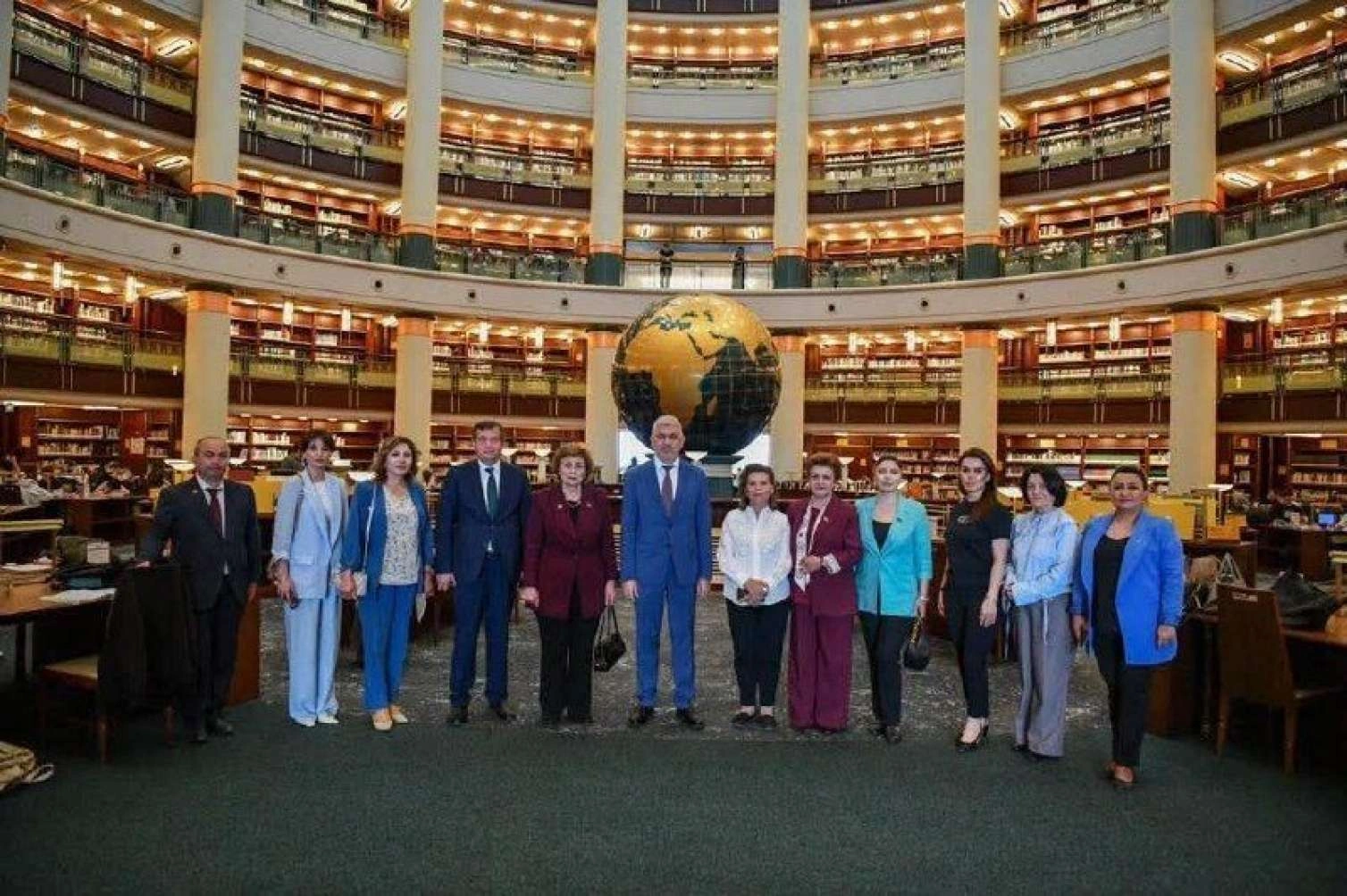 Türkiyənin Millət Kitabxanasına Qərbi Azərbaycana dair nəşrlər hədiyyə edildi