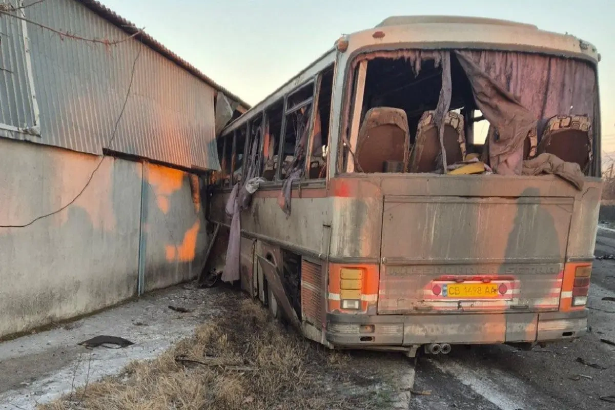 Ukrayna sərnişinlərin olduğu avtobusu vurdu - Ölənlər var