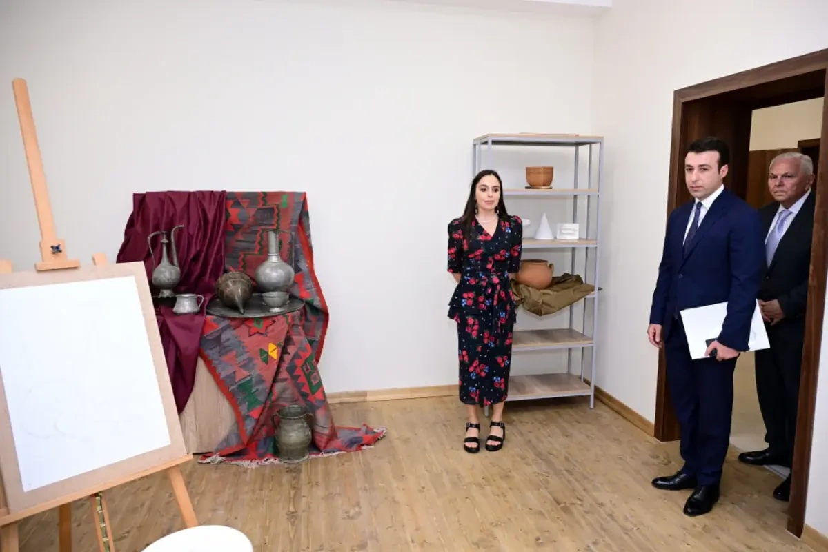Leyla Əliyeva Şəkidə Uşaq evi sosial xidmət müəssisəsinin sakinləri ilə görüşdü