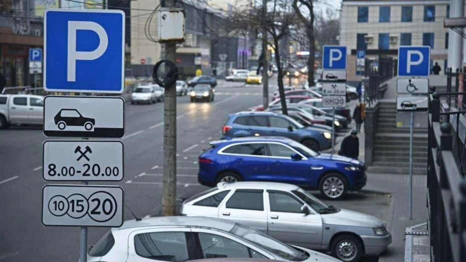 Bakıda bəzi parklanma məntəqələrinin fəaliyyəti