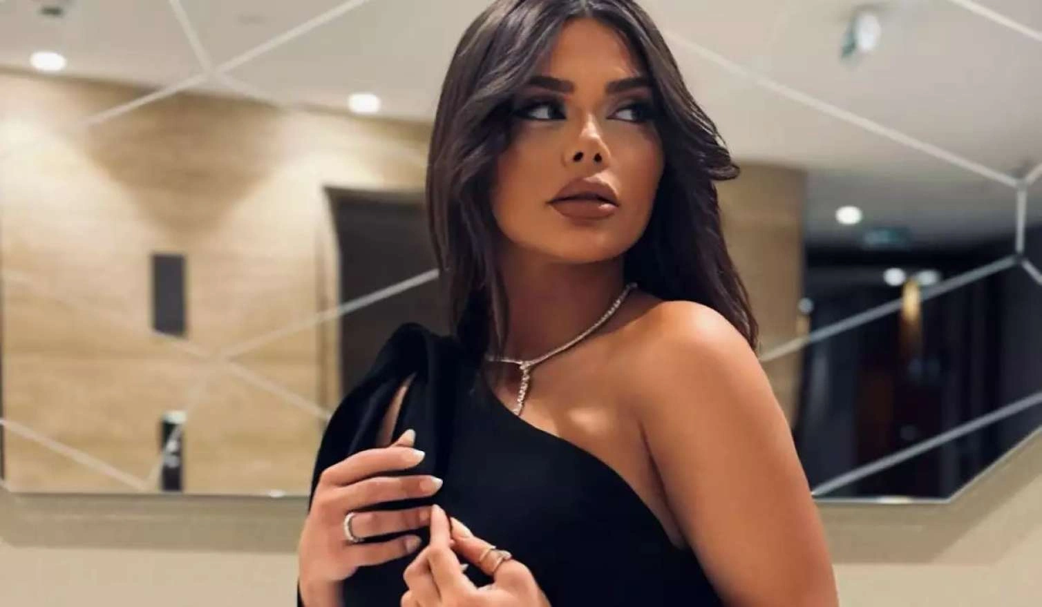 Aysun yenidən efirdə: “Aparıcılara yalvarmamışam!”