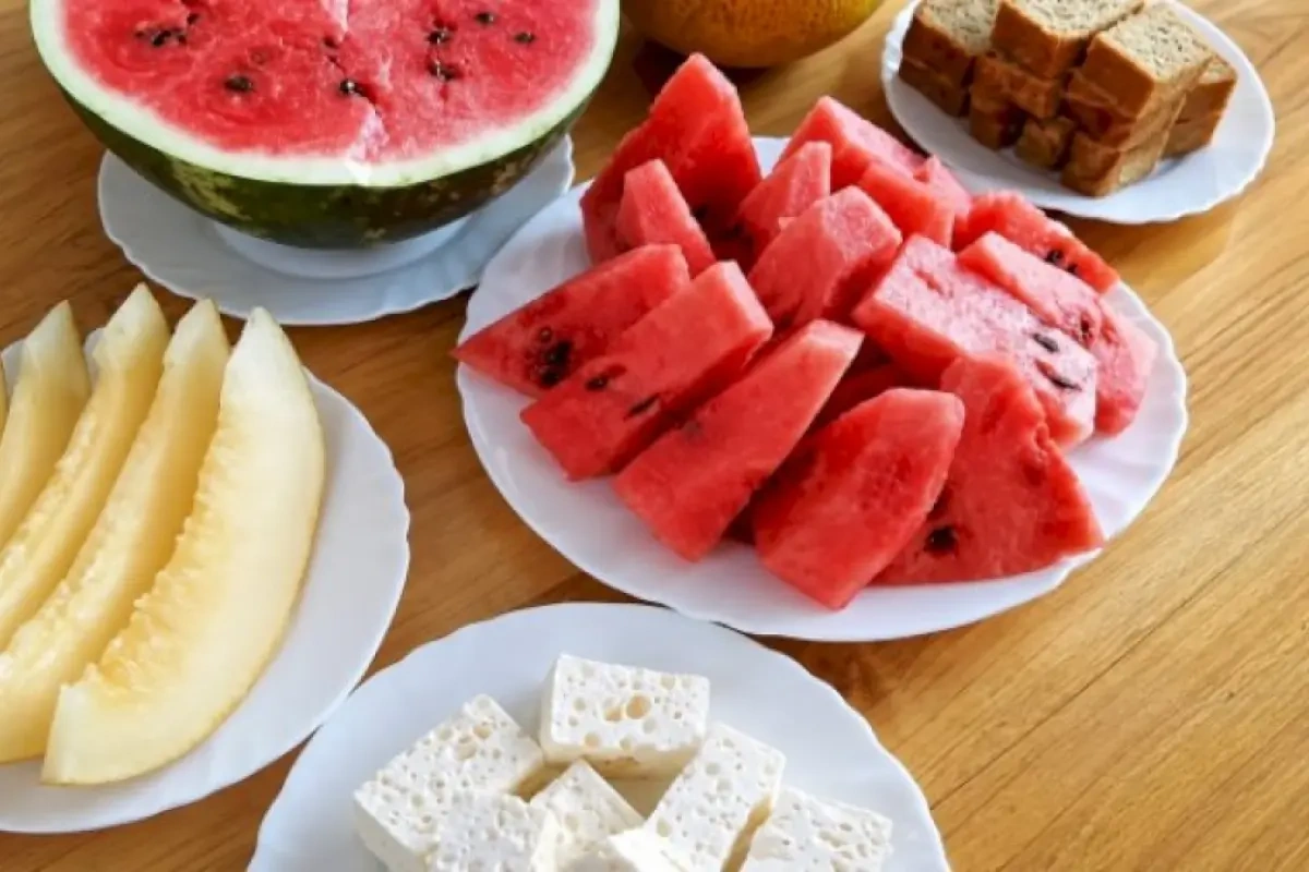 Qarpızın yanında çörək və pendir yeyənlərə xəbərdarlıq