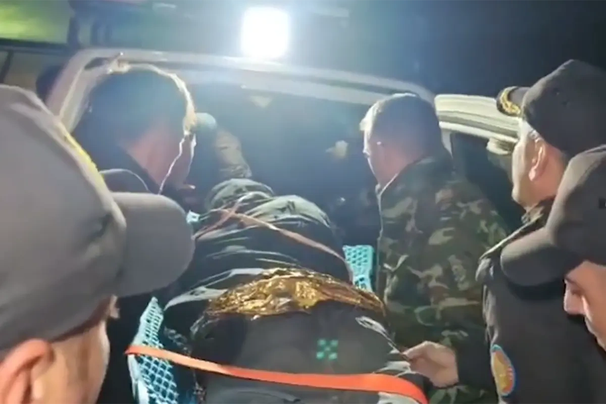 Bazardüzündə sıldırımdan yıxılan alpinist belə xilas edildi - Video