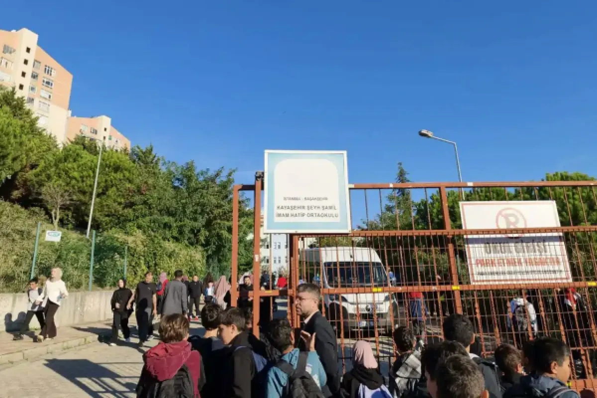 Şagird 5 məktəbli qızı bıçaqladı - İstanbulda dəhşət