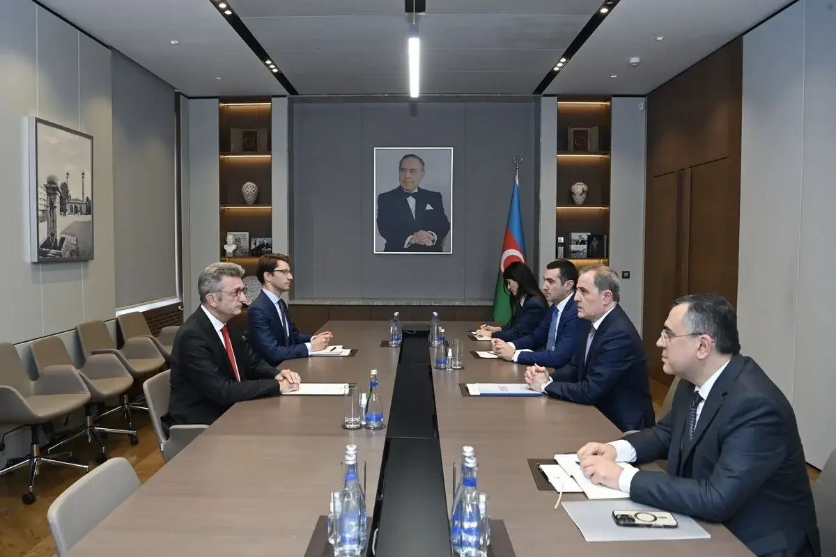 Ceyhun Bayramov diplomatik fəaliyyəti başa çatan Almaniya səfirini qəbul etdi