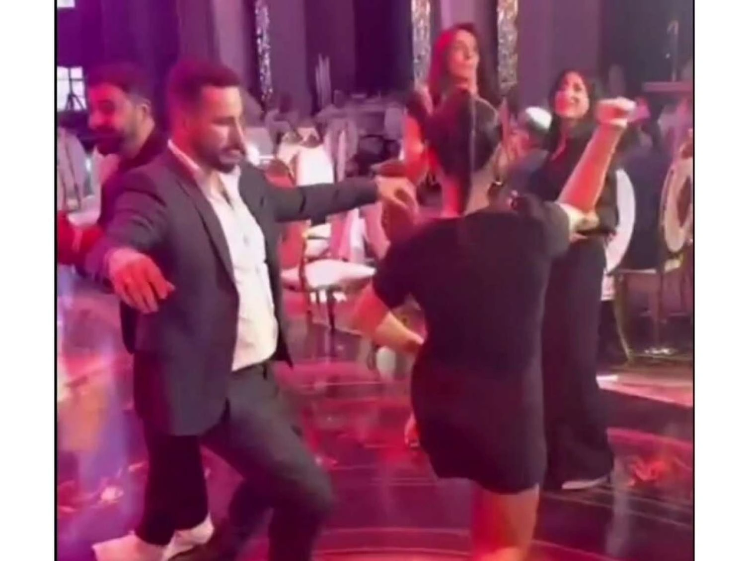 “Komedixana” aktyorlarının rəqsi gündəm oldu