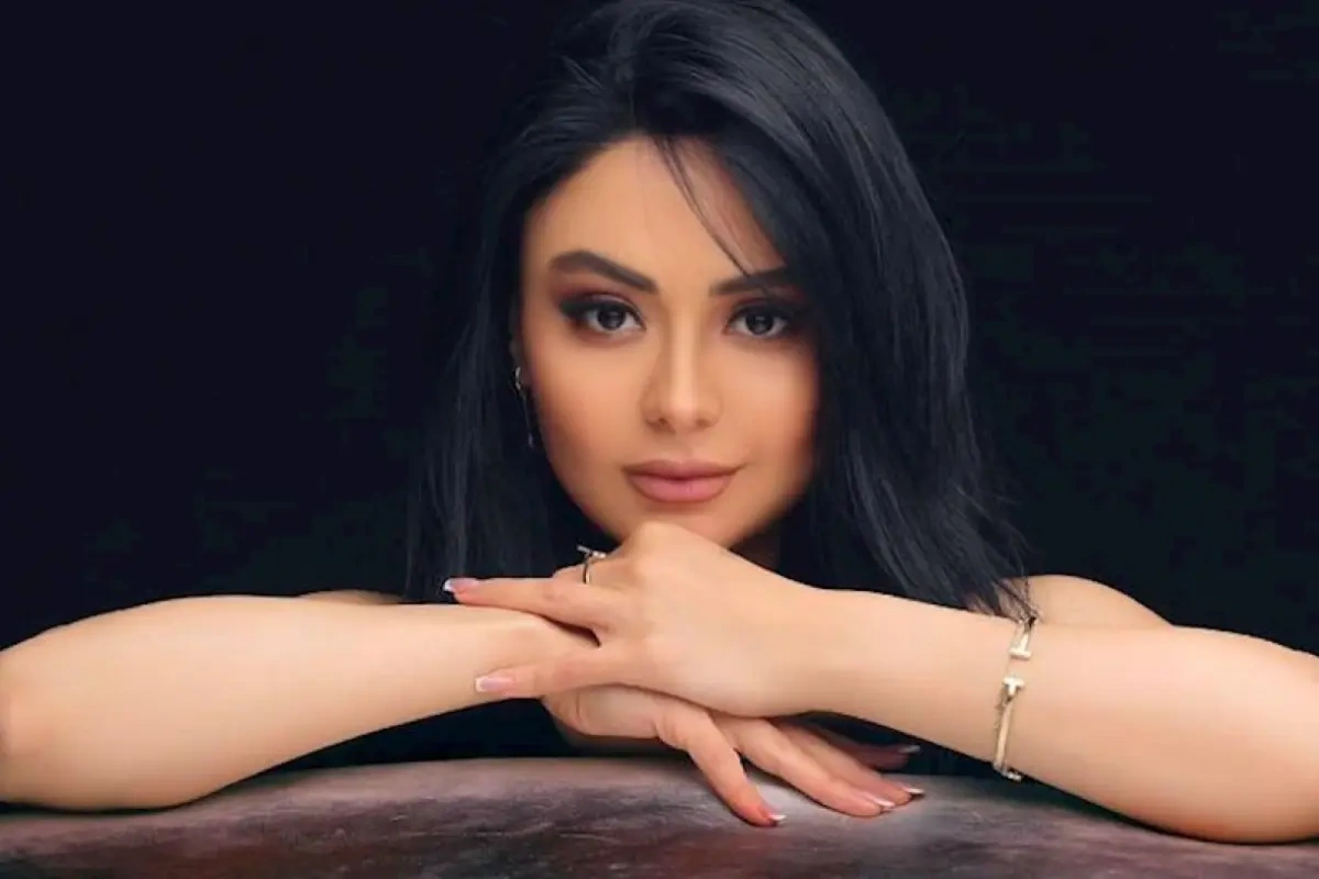 Aparıcı "Ağ şəhərdə evi var" iddialarına FOTO ilə cavab verdi